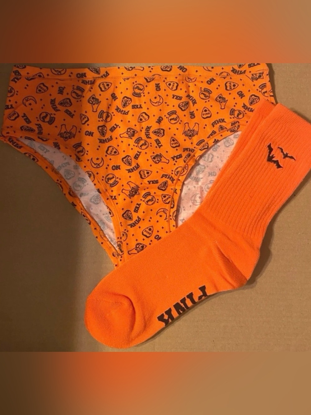 VS PINK HALLOWEEN PANTY & CREW SOCKS